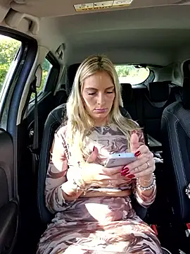 Snapshot of Lydie_off chatting on 17, 9, 2025 Lydie off online show from 17, 9, 2025