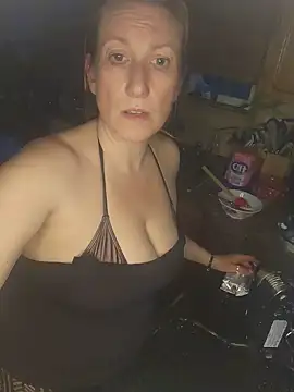 lilyhornyhousewife online show from 27, 6, 2026