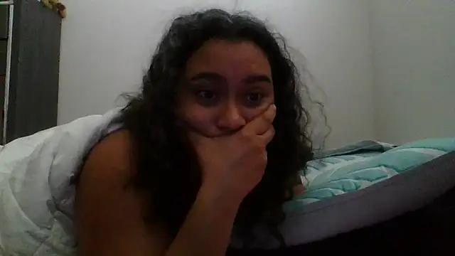 Snapshot of cinnaminnie chatting on 15, 11, 2025 cinnaminnie online show from 15, 11, 2025