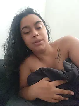 Snapshot of cinnaminnie chatting on 15, 12, 2025 cinnaminnie online show from 15, 12, 2025