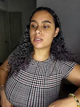 Snapshot of cinnaminnie chatting on 6, 1, 2026 cinnaminnie online show from 6, 1, 2026