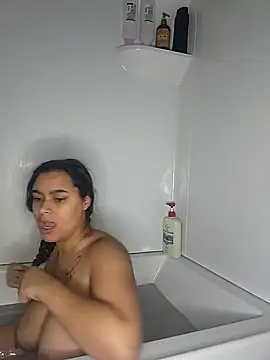 Snapshot of cinnaminnie chatting on 3, 3, 2026 cinnaminnie online show from 3, 3, 2026