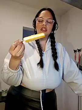 Jujuicy 97 online show from 29, 10, 2025