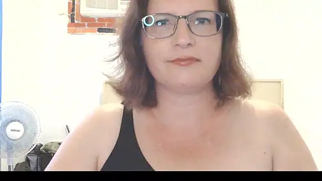 CrimsonMistress online show from 4, 3, 2026