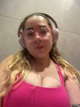 Snapshot of brooklynivy chatting on 31, 5, 2026 brooklynivy online show from 31, 5, 2026