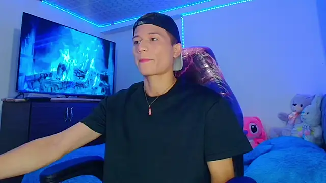 Snapshot of bryamer_19 chatting on 6, 1, 2025 bryamer 19 online show from 6, 1, 2025