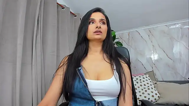 Snapshot of JennaPrice chatting on 25, 7, 2026 JennaPrice online show from 25, 7, 2026