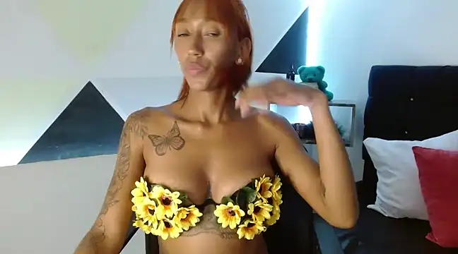 Snapshot of ZashaRomero chatting on 8, 3, 2025 ZashaRomero online show from 8, 3, 2025