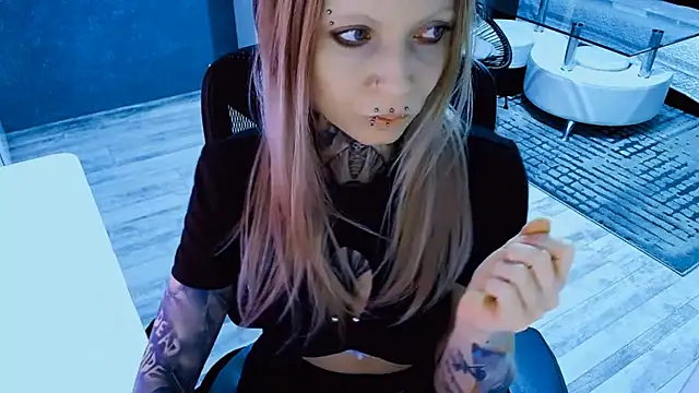 Snapshot of InesGold chatting on 10, 4, 2026 InesGold online show from 10, 4, 2026