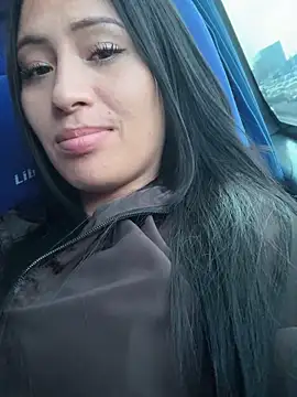 Sara luna  online show from 8, 11, 2025