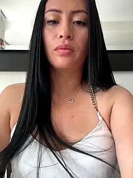 Sara luna  online show from 10, 11, 2025