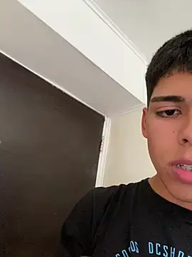 Snapshot of Edu_zzs2 chatting on 27, 10, 2025 Edu zzs2 online show from 27, 10, 2025