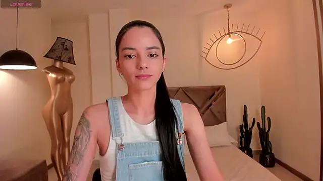 Snapshot of HannahJamesX chatting on 6, 12, 2024 HannahJamesX online show from 6, 12, 2024