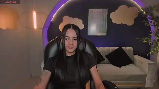 Snapshot of HannahJamesX chatting on 8, 1, 2025 HannahJamesX online show from 8, 1, 2025