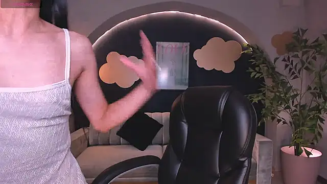 Snapshot of HannahJamesX chatting on 11, 1, 2025 HannahJamesX online show from 11, 1, 2025