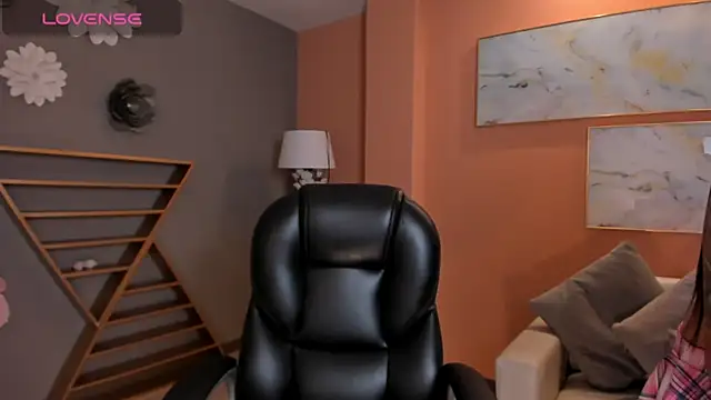 Snapshot of HannahJamesX chatting on 10, 2, 2025 HannahJamesX online show from 10, 2, 2025