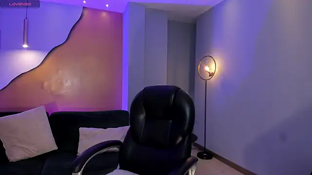 Snapshot of HannahJamesX chatting on 20, 2, 2025 HannahJamesX online show from 20, 2, 2025