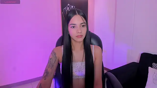 Snapshot of HannahJamesX chatting on 2, 3, 2025 HannahJamesX online show from 2, 3, 2025