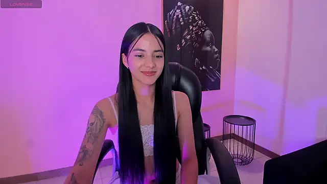 Snapshot of HannahJamesX chatting on 2, 3, 2025 HannahJamesX online show from 2, 3, 2025