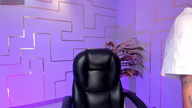 Snapshot of HannahJamesX chatting on 8, 9, 2025 HannahJamesX online show from 8, 9, 2025