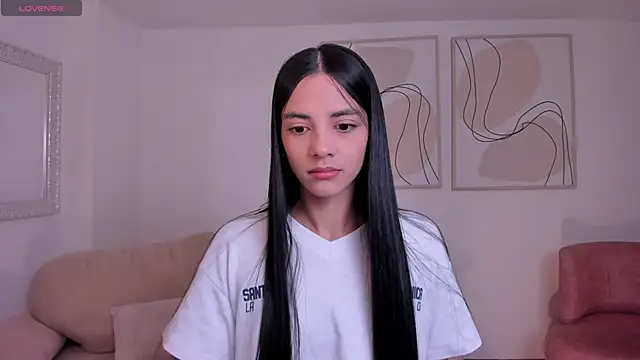 Snapshot of HannahJamesX chatting on 5, 10, 2025 HannahJamesX online show from 5, 10, 2025