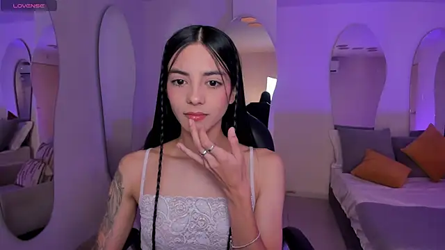 Snapshot of HannahJamesX chatting on 1, 11, 2025 HannahJamesX online show from 1, 11, 2025