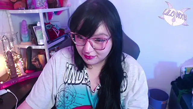 Snapshot of LiloMoon69 chatting on 2, 1, 2025 LiloMoon69 online show from 2, 1, 2025