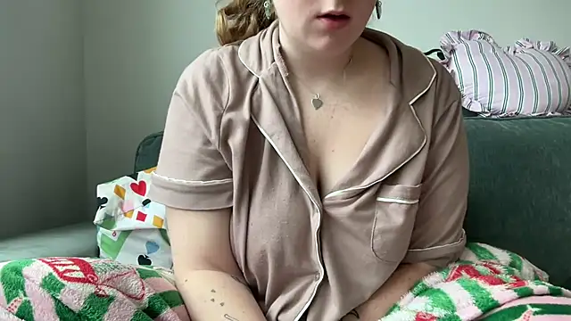 Snapshot of lilsbabyxo chatting on 7, 6, 2026 lilsbabyxo online show from 7, 6, 2026