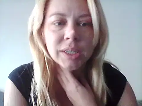 Snapshot of burrkitty chatting on 9, 12, 2024 burrkitty online show from 9, 12, 2024