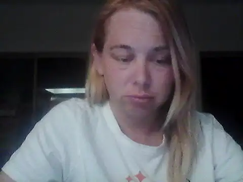 Snapshot of burrkitty chatting on 6, 10, 2025 burrkitty online show from 6, 10, 2025