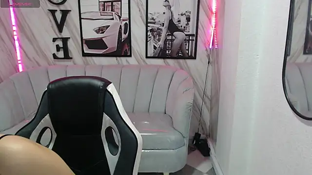 Snapshot of _samantha_b chatting on 19, 12, 2024 samantha b online show from 19, 12, 2024