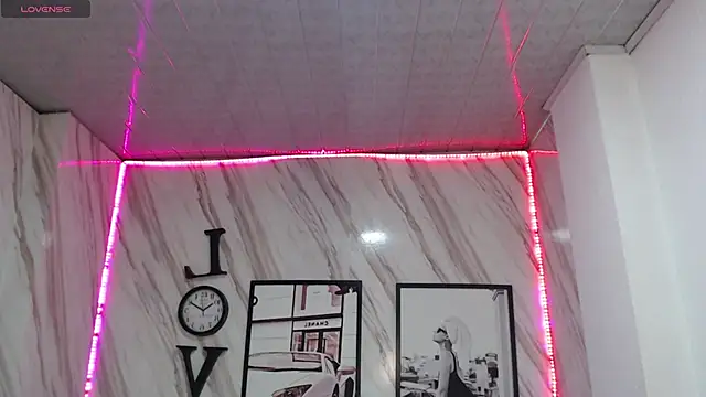 Snapshot of _samantha_b chatting on 20, 12, 2024 samantha b online show from 20, 12, 2024