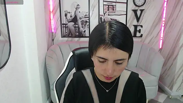 Snapshot of _samantha_b chatting on 4, 2, 2025 samantha b online show from 4, 2, 2025