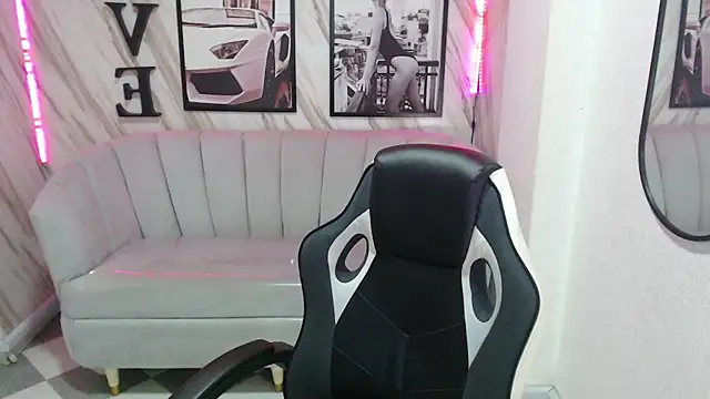 Snapshot of _samantha_b chatting on 5, 2, 2025 samantha b online show from 5, 2, 2025