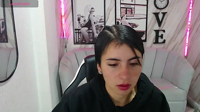 Snapshot of _samantha_b chatting on 5, 3, 2025 samantha b online show from 5, 3, 2025