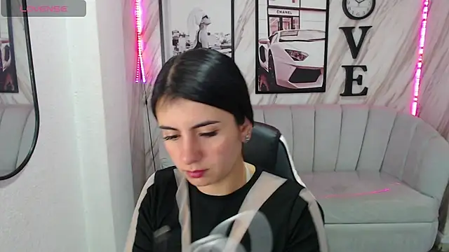 Snapshot of _samantha_b chatting on 8, 3, 2025 samantha b online show from 8, 3, 2025