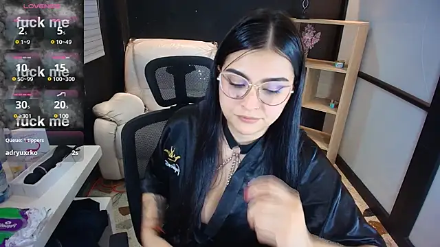 TifanyWhite  online show from 5, 1, 2025