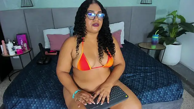 Annie-Wolf online show from 8, 11, 2025