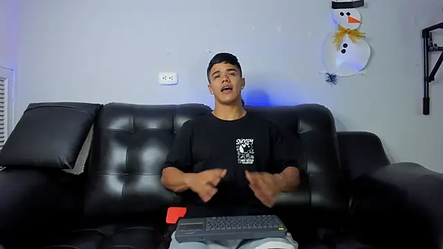 Snapshot of Rob_saenz_ chatting on 24, 12, 2024 Rob saenz online show from 24, 12, 2024