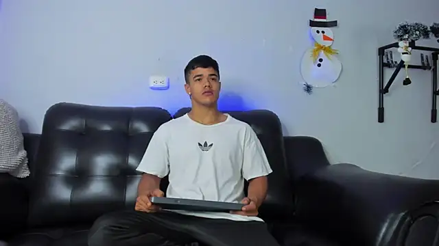 Snapshot of Rob_saenz_ chatting on 28, 12, 2024 Rob saenz online show from 28, 12, 2024