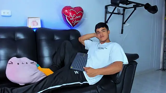Snapshot of Rob_saenz_ chatting on 13, 2, 2025 Rob saenz online show from 13, 2, 2025