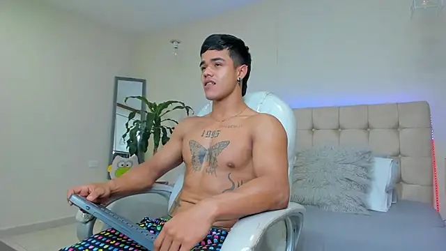 Snapshot of Rob_saenz_ chatting on 2, 3, 2025 Rob saenz online show from 2, 3, 2025
