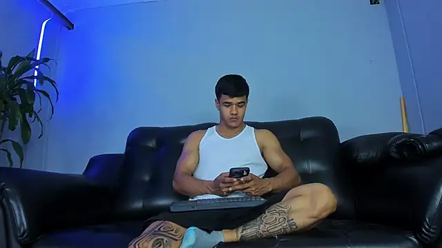 Snapshot of Rob_saenz_ chatting on 17, 9, 2025 Rob saenz online show from 17, 9, 2025