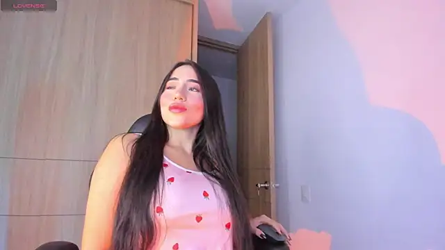 Snapshot of ashlyestone chatting on 10, 7, 2026 ashlyestone online show from 10, 7, 2026