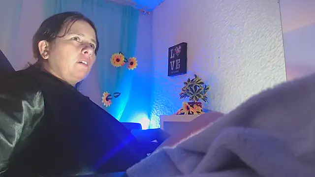 victoria jones online show from 4, 3, 2025