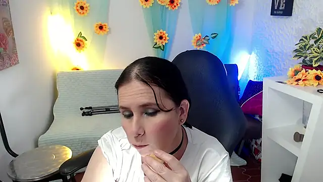 victoria jones online show from 7, 3, 2025