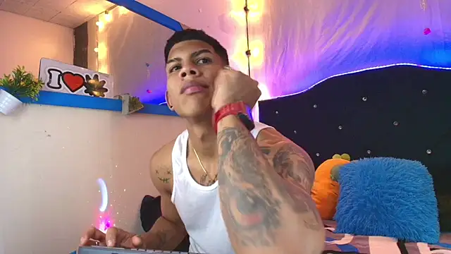 Snapshot of Damian_latinxxx chatting on 12, 2, 2025 Damian latinxxx online show from 12, 2, 2025