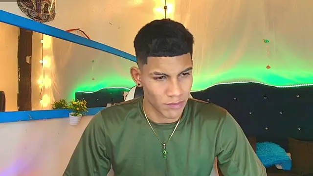 Snapshot of Damian_latinxxx chatting on 13, 2, 2025 Damian latinxxx online show from 13, 2, 2025