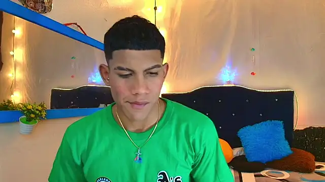 Snapshot of Damian_latinxxx chatting on 14, 2, 2025 Damian latinxxx online show from 14, 2, 2025