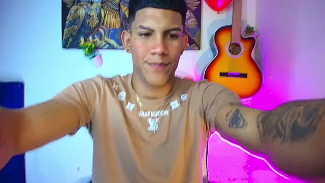 Snapshot of Damian_latinxxx chatting on 15, 2, 2025 Damian latinxxx online show from 15, 2, 2025